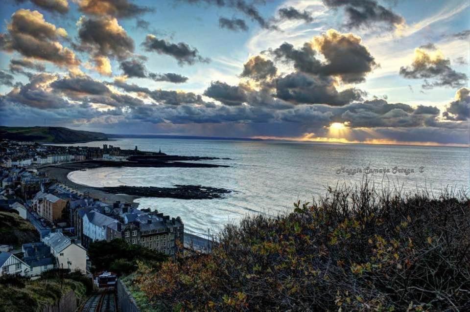 Lake View Romantic Retreat Aberystwyth Buitenkant foto